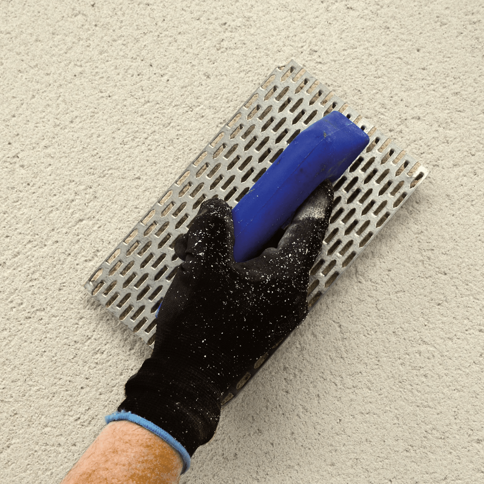 Scratching back white monocouche render